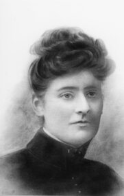 Photograph, Miss Hilda Green -- Studio Portait