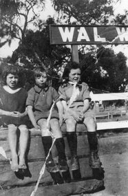 Photograph, Miss Lavis Dunn & Miss Gladys Dunn with their cousin Miss Lorna Dunn in Wal Wal