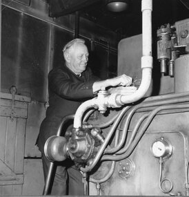 Photograph, Mr Stephens manager of the Stawell Electric Supply switching off the Stawell Plant