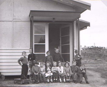 Photograph, Lady Brooks Free Kindergarten in Sloane Street Stawell with young children seated at entrance