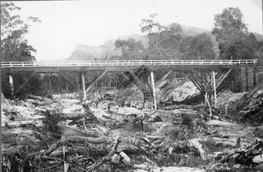 Photograph, Delley's Bridge in Hall’s Gap  showing Fyans Creek riverbed 1917