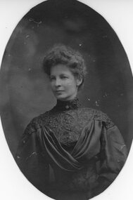 Photograph, Pleasant Creek -- Stawell Hospital -- Mrs W H Syme nee Unknown -- donor of Syme Ward -- Studio Portrait
