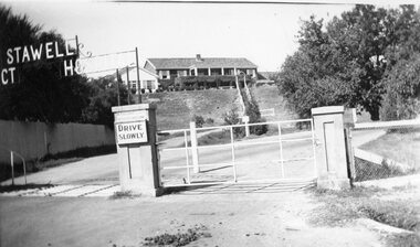 Photograph, Stawell Hospital Entrance in Sloane Street c1943