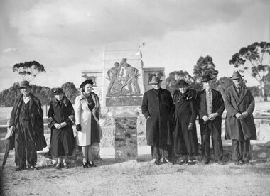 Photograph, Deep Lead Pioneer Memorial with a group of 7 people