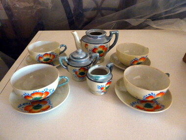 Memorabilia - Realia, 12 Piece Childs Tea Set, c1930's