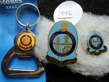 Memorabilia - Badge, 1954
