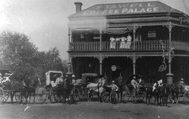 Photograph, Stawell Coffee Palace formerly the Castlemaine Hotel in Lower Main Street