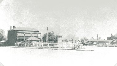 Photograph, Stawell Coffee Palace formerly the Castlemaine Hotel in Lower Main Street with the War memorial & Weighbridge at the front c1925