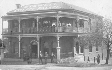 Photograph, Stawell Coffee Palace formerly the Castlemaine Hotel in Lower Main Street with people in front and on balcony -- Demolished 1956