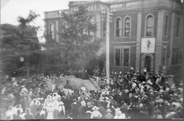 Photograph, Stawell Town Hall in Main Street with a WW1 Army Tank in centre of crowd