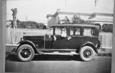 Photograph, Mr F C Kingston's Taxis in Stawell 1930