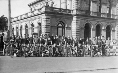 Photograph, Stawell and Ararat Cyclists and in front of Stawell Court House in Patrick Street
