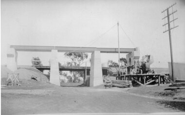 Photograph, Deep Lead -- Bunyip Bank Rail Crossing up-grade 1933-1934