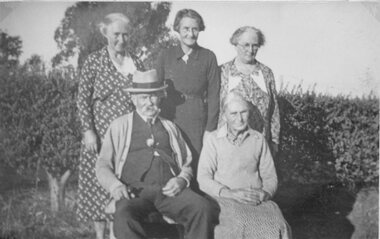 Photograph, Mr John Perry & Mrs Caroline Perry nee Unknown from Deep Lead with their three daughters Maud, Jess and Caroline