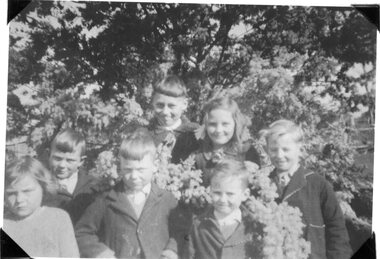 Photograph, Deep Lead School Students -- 7 Students c1946