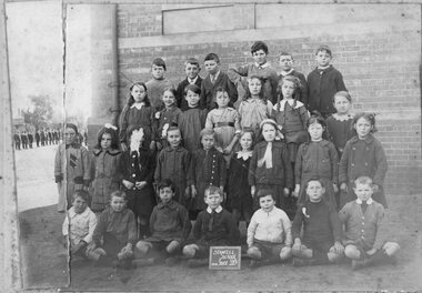 Photograph, Stawell Primary School Number 502 -- Pupils in Grade IV A 1918