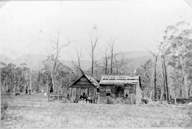 Photograph, Pupils and Teacher in front of the D'Alton home 'Silver Springs' in Halls Gap where the Kitchen became the first School 1890-1892