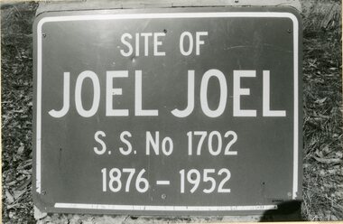 Photograph, Joel Joel Primary School Number 1702 with the Plaque on the school site unveiled by Mrs Mathews 1989
