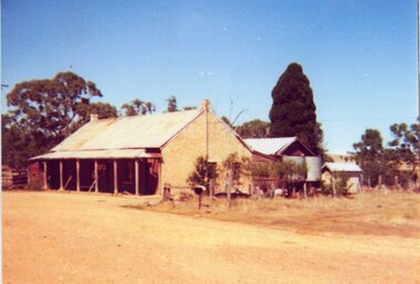 Photograph, Bolangum Inn at Kanya post 1970 -- Coloured