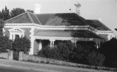 Photograph, Hobbs Family House at 10 Seaby Street Stawell 1997