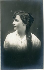 Photograph, Del Laxton with received in Amiens 5/8/1918 written on back -- Studio Portrait