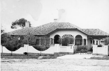 Photograph, Bennet family home at 51 Smith Street Stawell