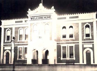 Photograph, Stawell Town Hall without clock tower c1930-1935