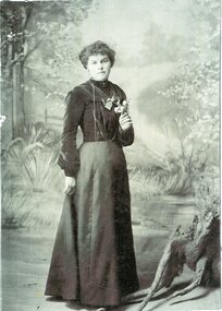 Photograph, Mrs Mabel Coates nee Kimpton -- Studio Portrait