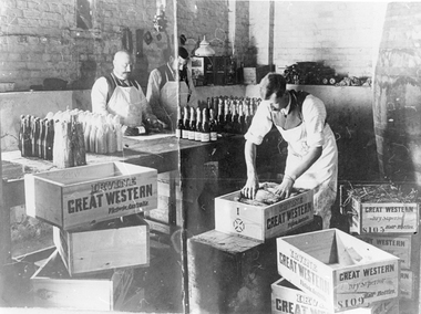 Photograph, Packers at Irvine's Winery in Great Western c1905