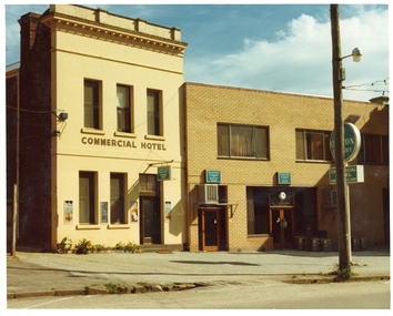 Photograph, Pleasant Creek Special School, Commercial Hotel Nov 1975, Nov 1975