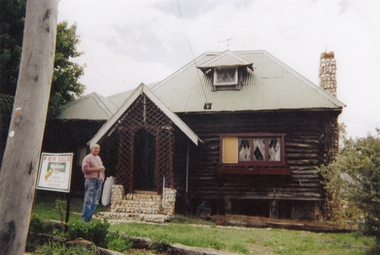 Photograph, Log House in Darlington Road Stawell Feb 1999