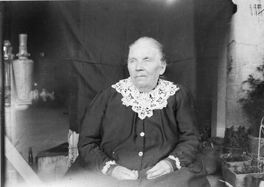 Photograph, Bests family at Residence, Great Western, early 1900's