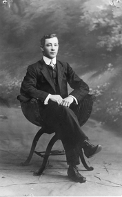 Photograph, R YeowmanPhotographer, Mr Stan Harris c1910 -- Studio Portrait