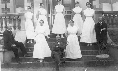 Photograph, Stawell Pleasant Creek Hospital with Doctors & Nurses on the steps c1919, c1919