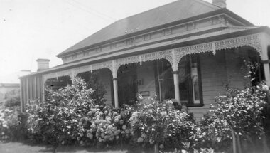 Photograph, Nurse Booth nee Chapman, IMBROS Private Hospital in Stawell, c1930