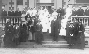 Photograph, Stawell Pleasant Creek Hospital with a Group in front c1917, 1917