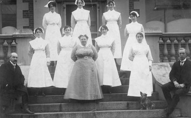 Photograph, Doctors, Matron & Nurses at the Stawell Pleasant Creek Hospital c1917, 1917