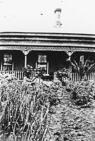 Photograph, Brick home possibly belonging to Mr Isaac Cook