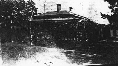 Photograph, Brick home possibly belonging to Mr Isaac Cook