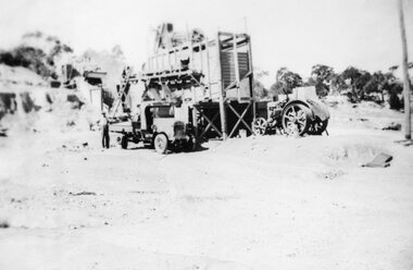 Photograph, Setting up the Crusher - Wildcat hill