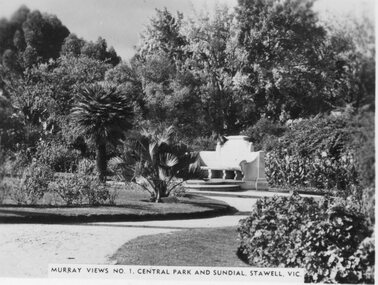 Photograph, Murray Views, Central Park & Sundial in Stawell c1950 -- Postcard, C. 1950