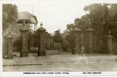 Photograph, Memorial Gates at Central Park Stawell by Wayman & Kay Foundry Close up of Plaque