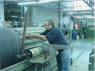 Photograph - Aunde Album 29, Attaching Yarns to warping spool, 2002