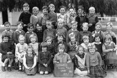 Photograph, Stawell Primary School Number 502 Grade 1E 1957