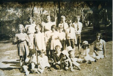 Photograph, Deep Lead School Picnic at Halls Gap 1939