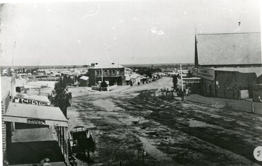Photograph, Lower Main Street Stawell looking West towards the Unicorn Hotel later Coffee Palace