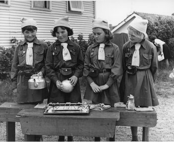 Photograph, Stawell Brownies making tea