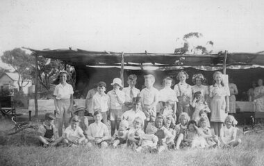 Photograph, Ledcourt School Students in front of shelter