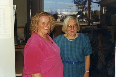 Photograph, Stawell Biarri and Genealogical Group, Mrs Eleanor Pugsley & Mrs Joy Roy, 21/2/1998