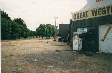 Photograph, Great Western Garage -- Cadzow colour photograph